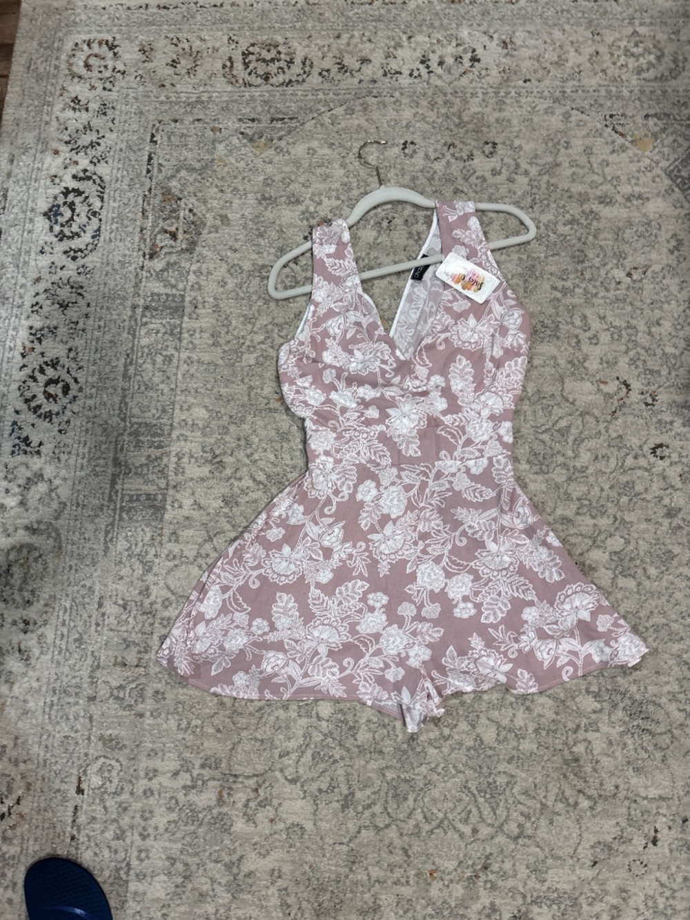 Dresscode Romper size Medium - Picture 3 of 3